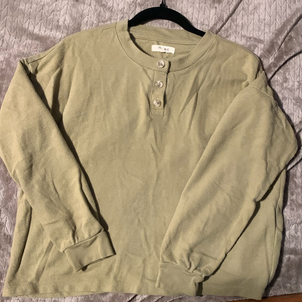 Madewell sweater with 3 buttons in size small in an olive green color